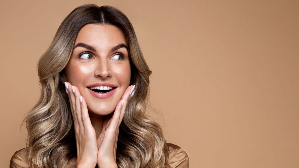 happy-smile-woman-bg.jpg happy-smile-woman-bg.jpg
